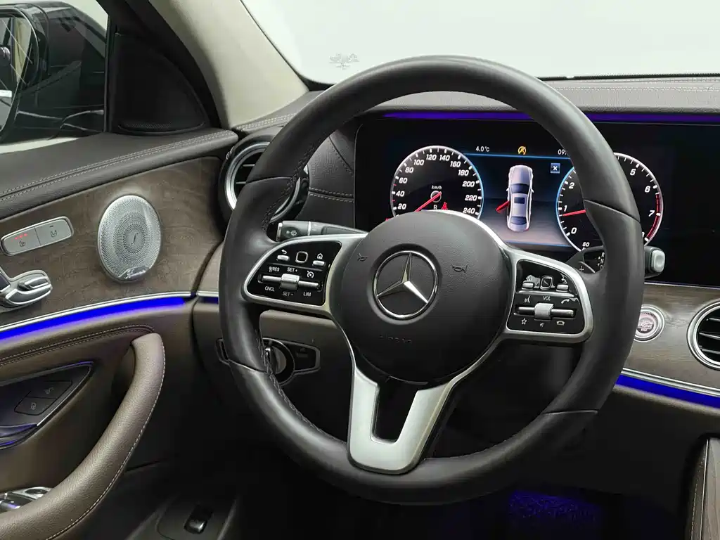 Mercedes-Benz E-Class — миниатюра 6