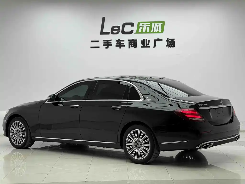 Mercedes-Benz E-Class — миниатюра 16