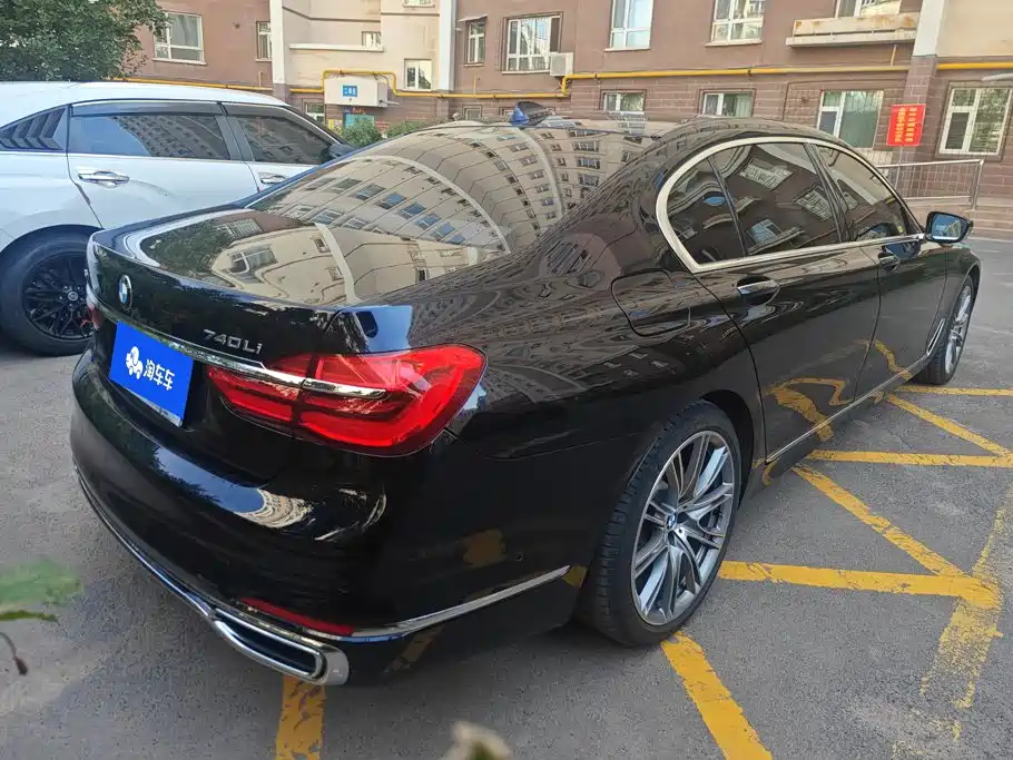 BMW 7 Series — миниатюра 3