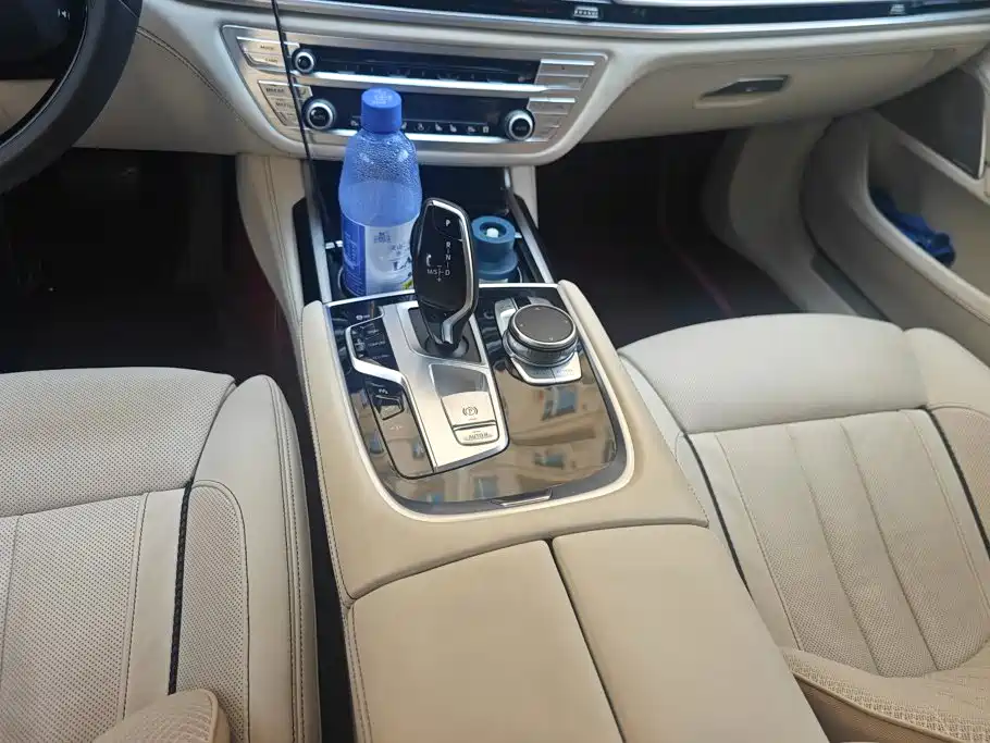 BMW 7 Series — миниатюра 16