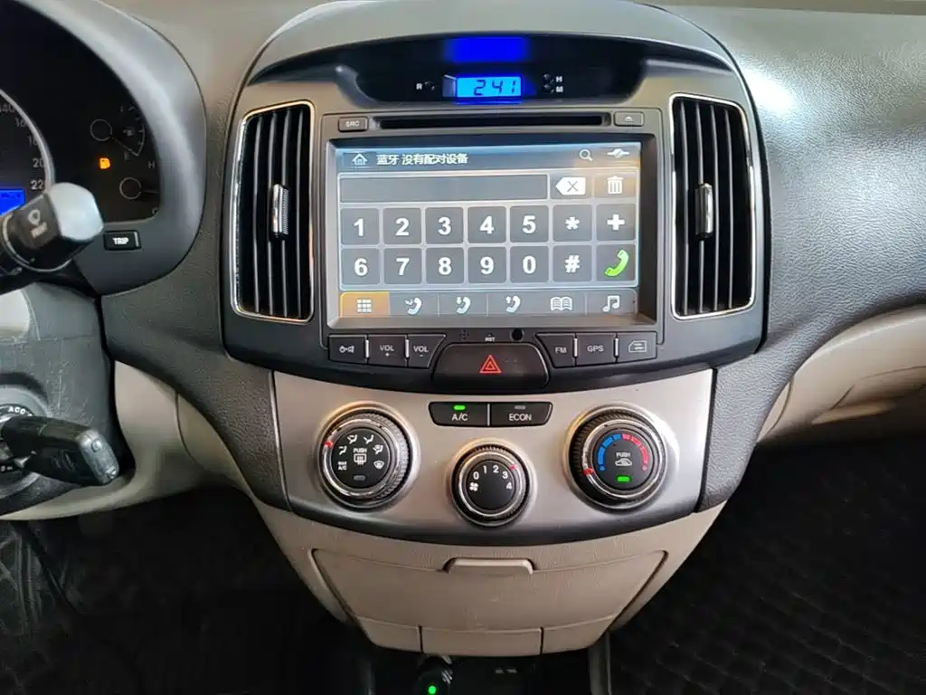 Hyundai Elantra — миниатюра 13