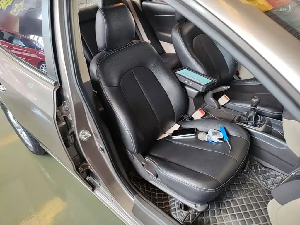 Hyundai Elantra — миниатюра 25