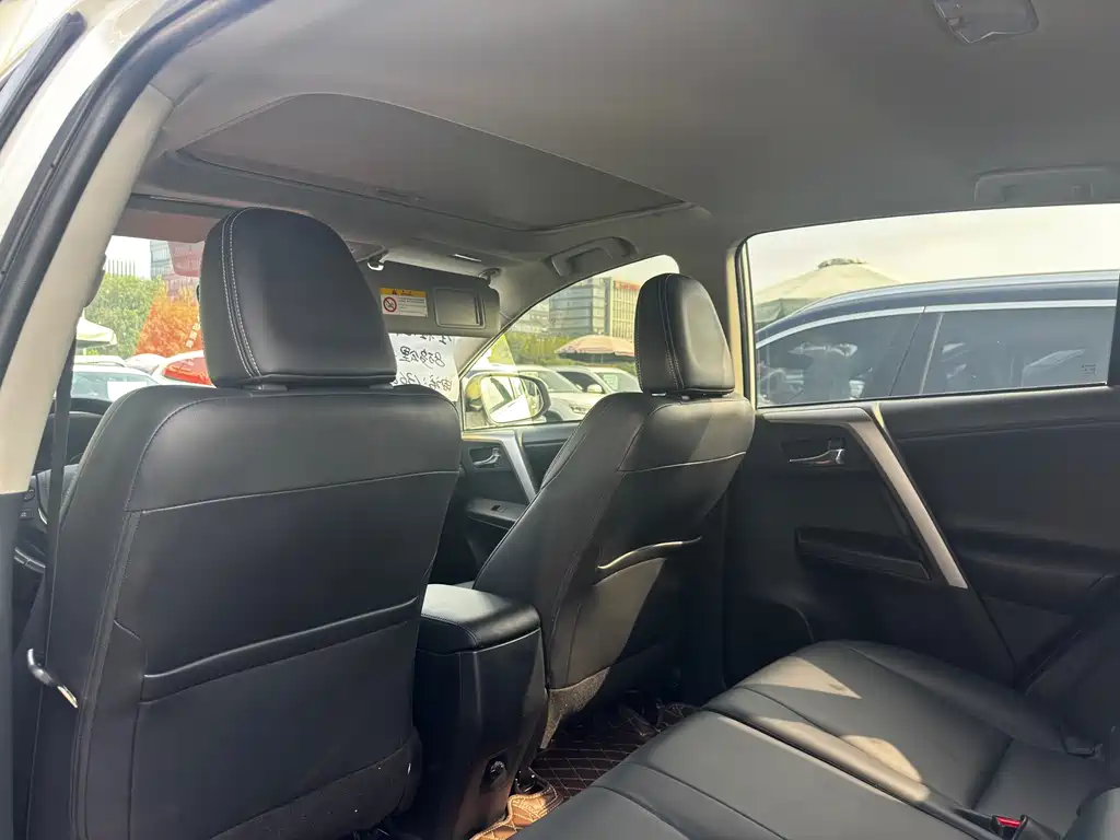 Toyota RAV4 — миниатюра 12