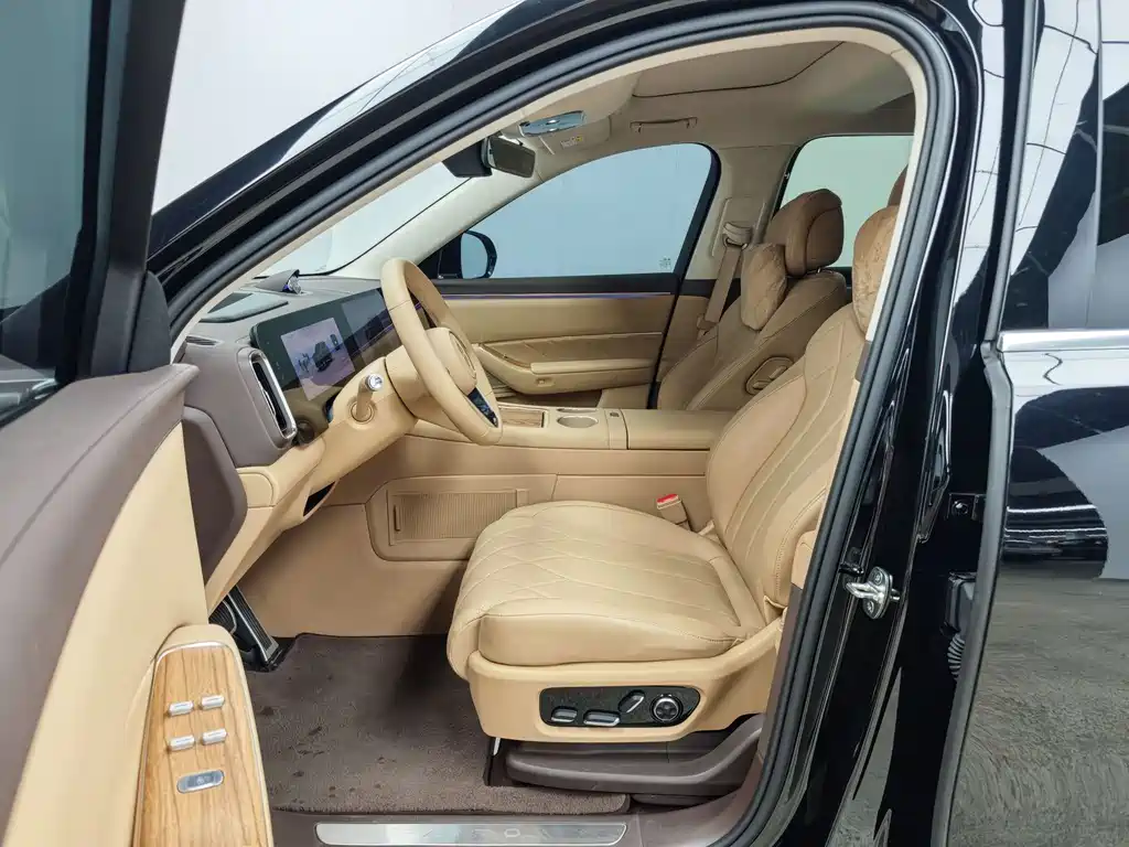 Aito M8 2025 Max+ 53.4kWh 6 мест (192 )