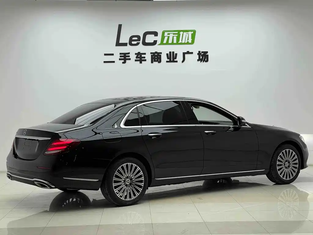 Mercedes-Benz E-Class — миниатюра 17