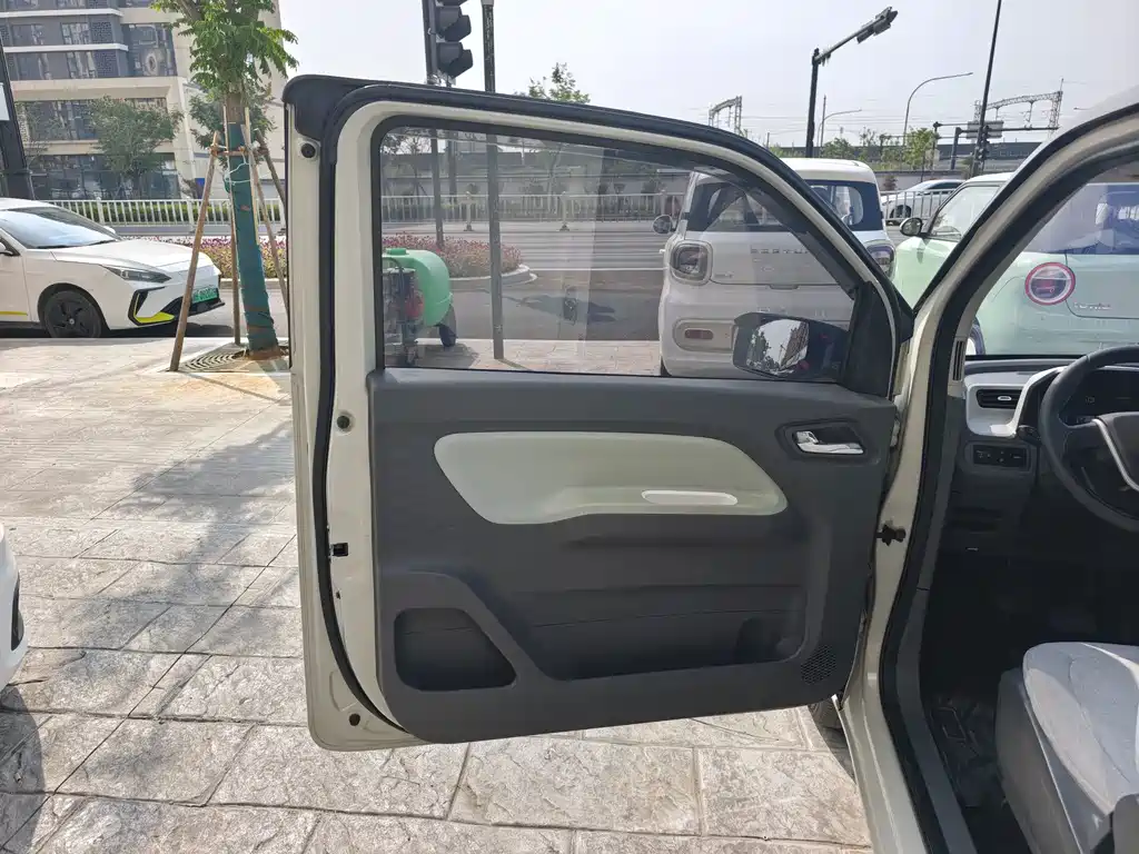 Wuling MINIEV — миниатюра 10