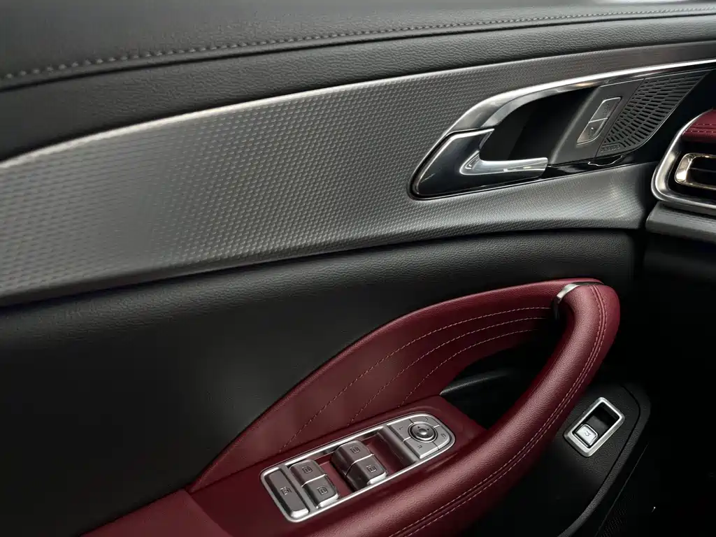 Hongqi Hongqi H5 — миниатюра 14