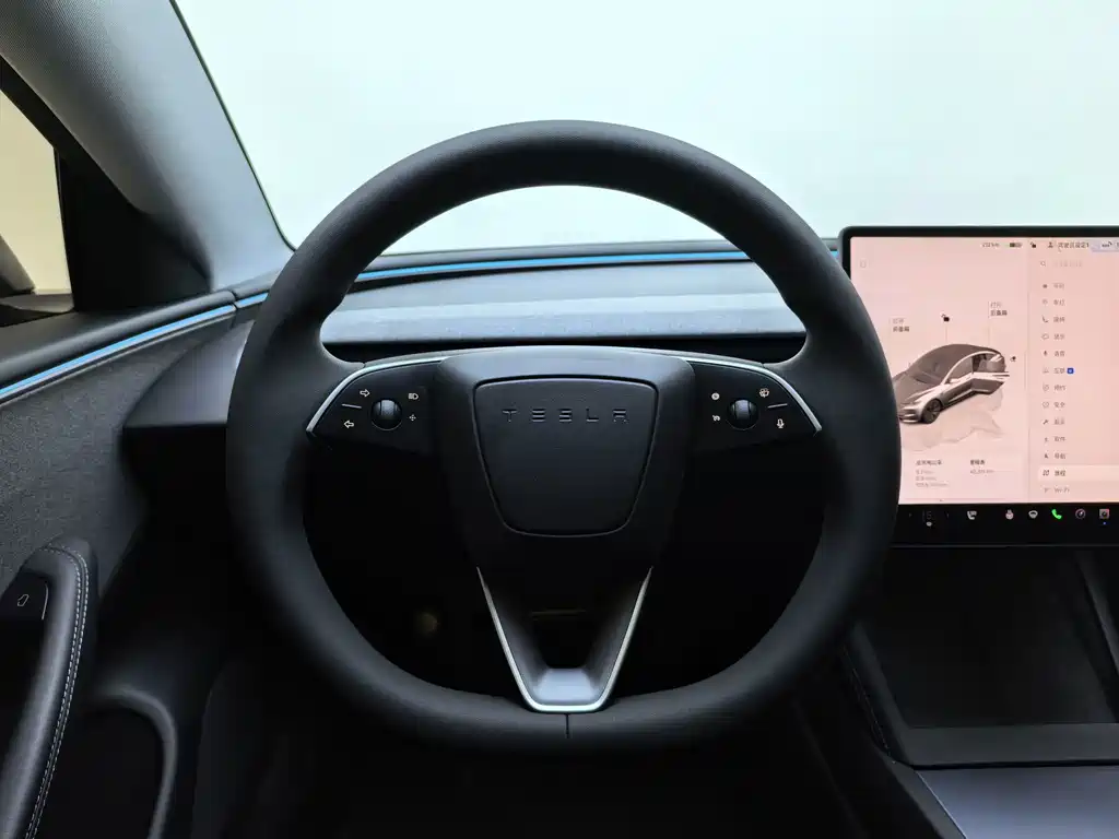 Tesla Model 3 — миниатюра 6
