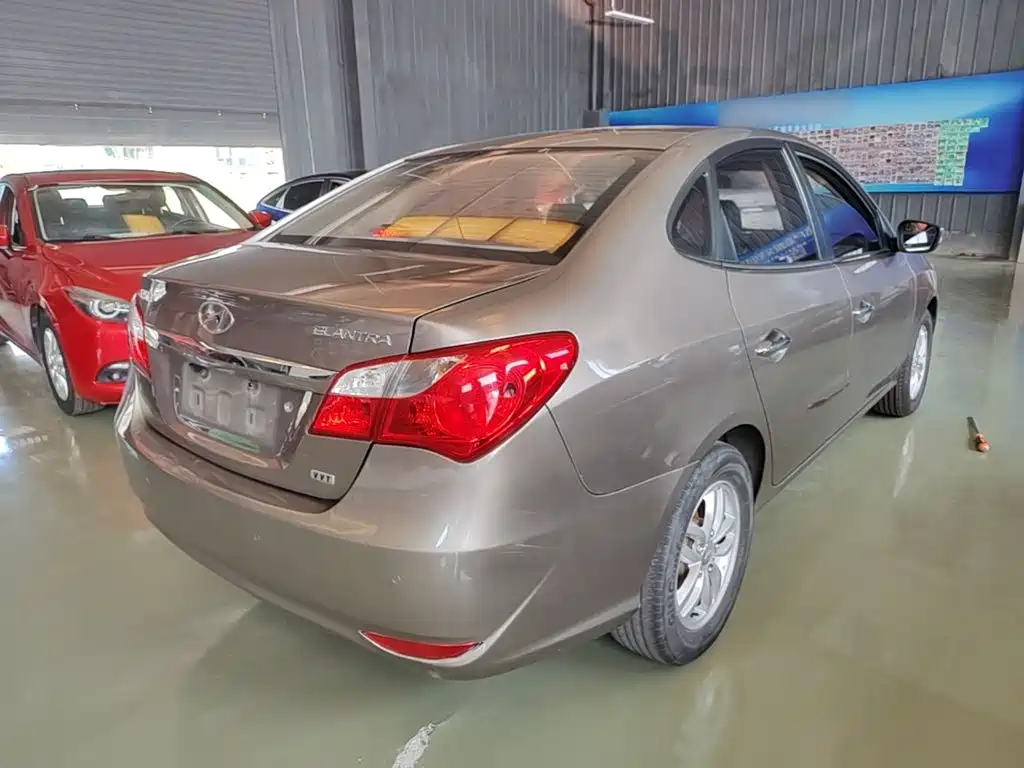 Hyundai Elantra — миниатюра 7