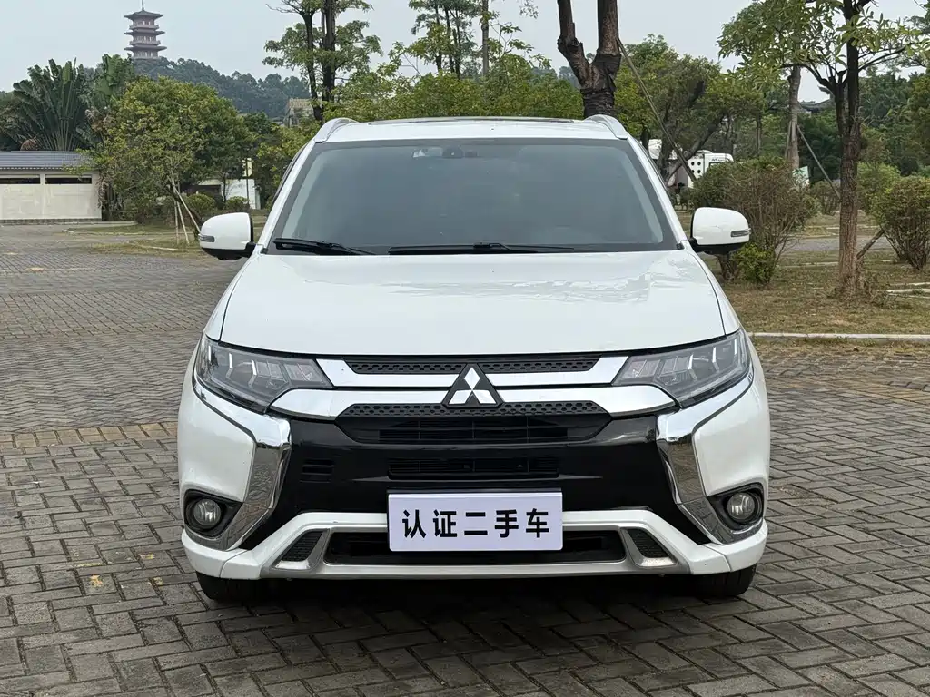 MITSUBISHI OUTLANDER