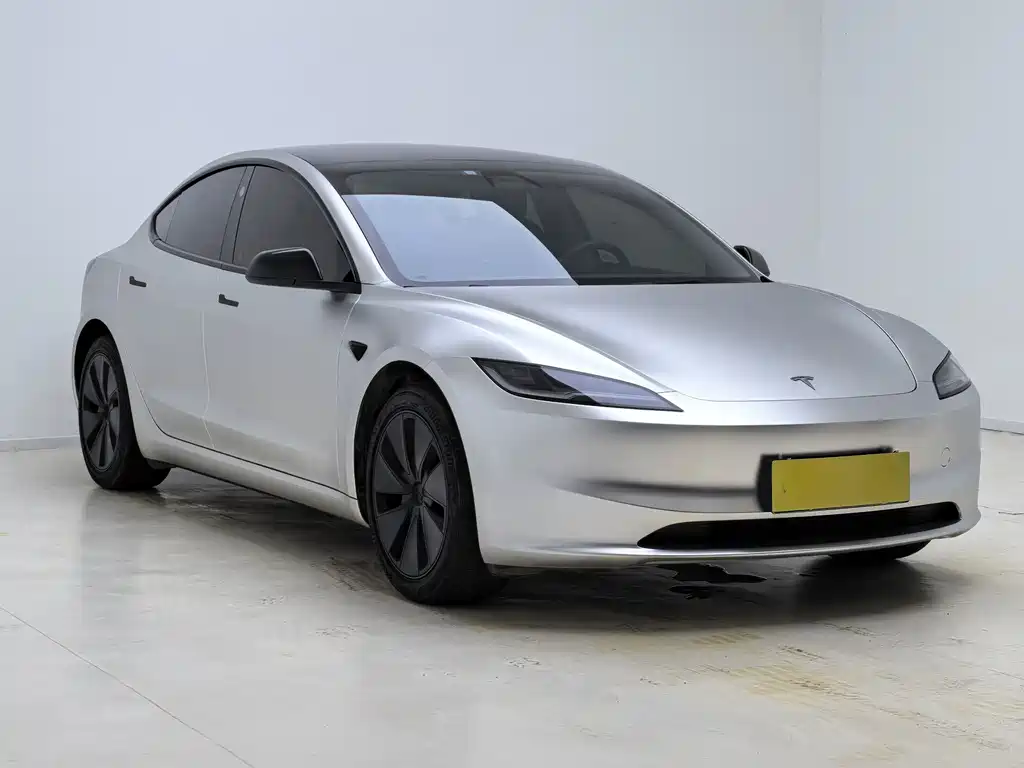Tesla Model 3 — миниатюра 3