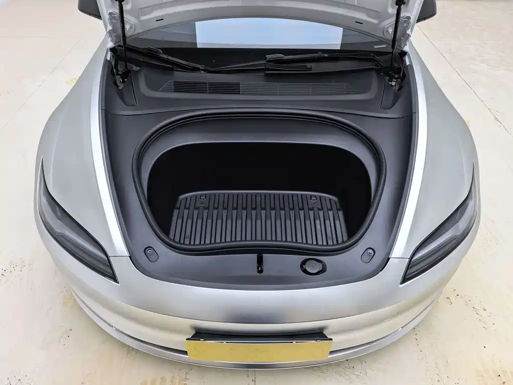 Tesla Model 3 — миниатюра 4