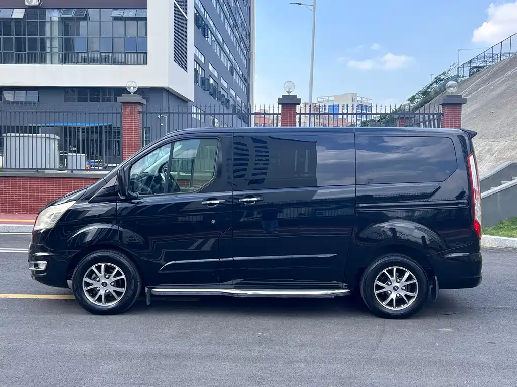 Ford Tourneo — миниатюра 8