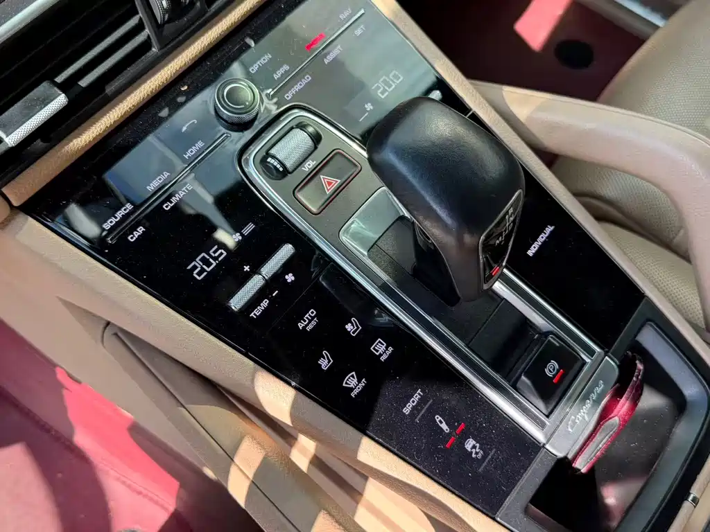 Porsche Cayenne — миниатюра 9
