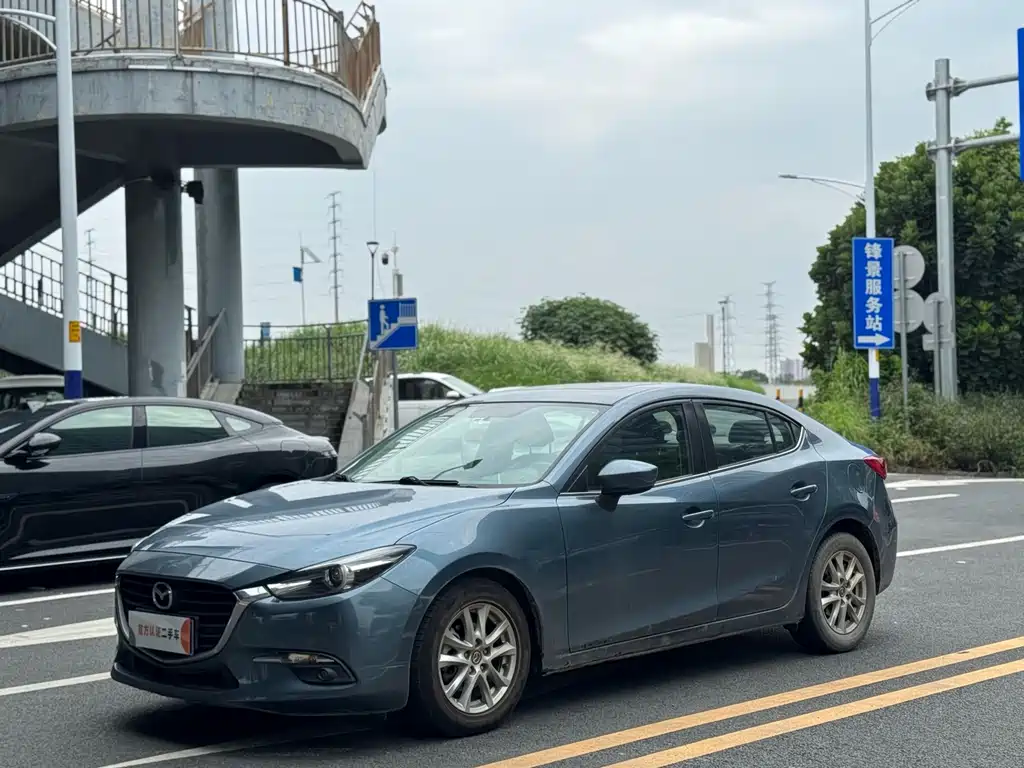 Mazda Mazda3 3 2017 1.5L AT Luxury V