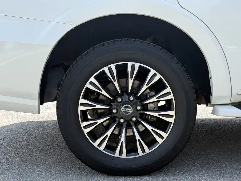 Nissan Patrol — миниатюра 12