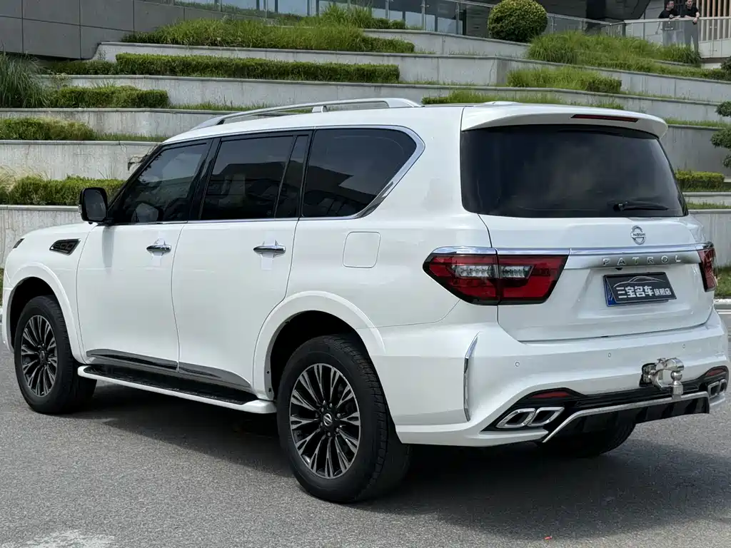 Nissan Patrol — миниатюра 6