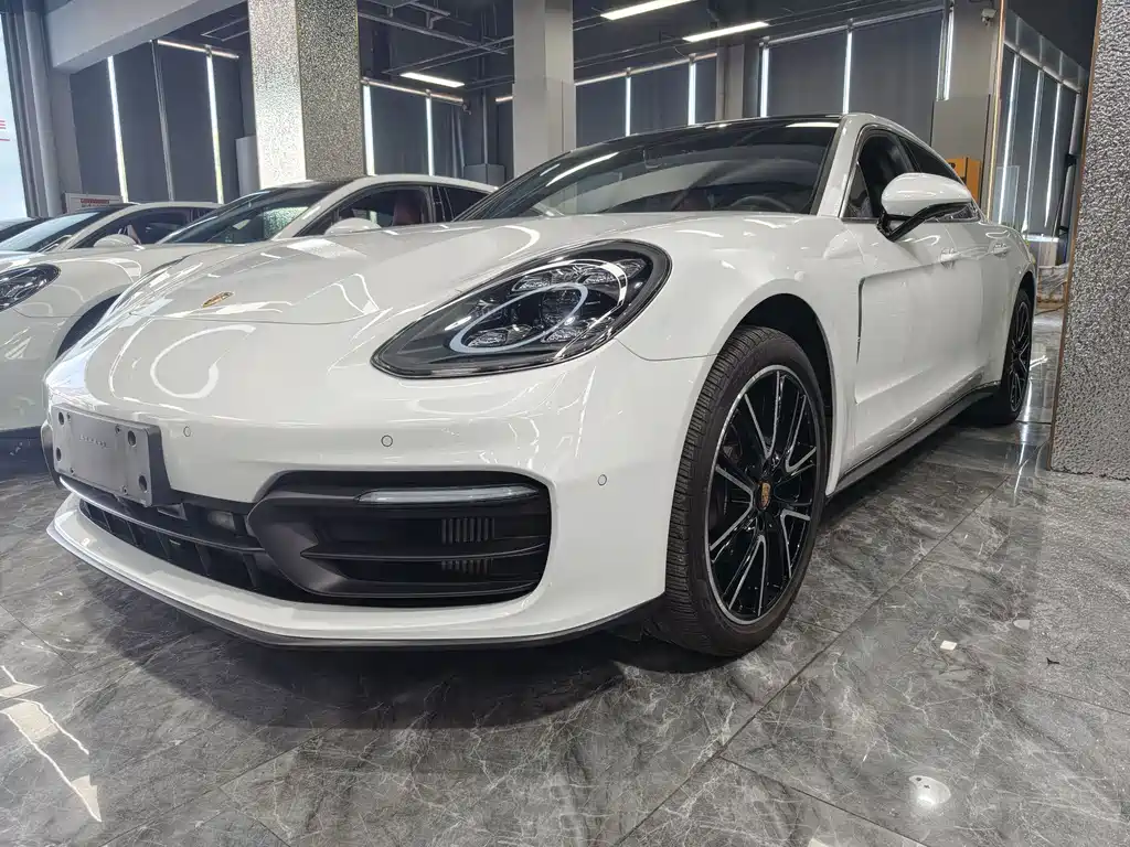 Porsche Panamera 2021