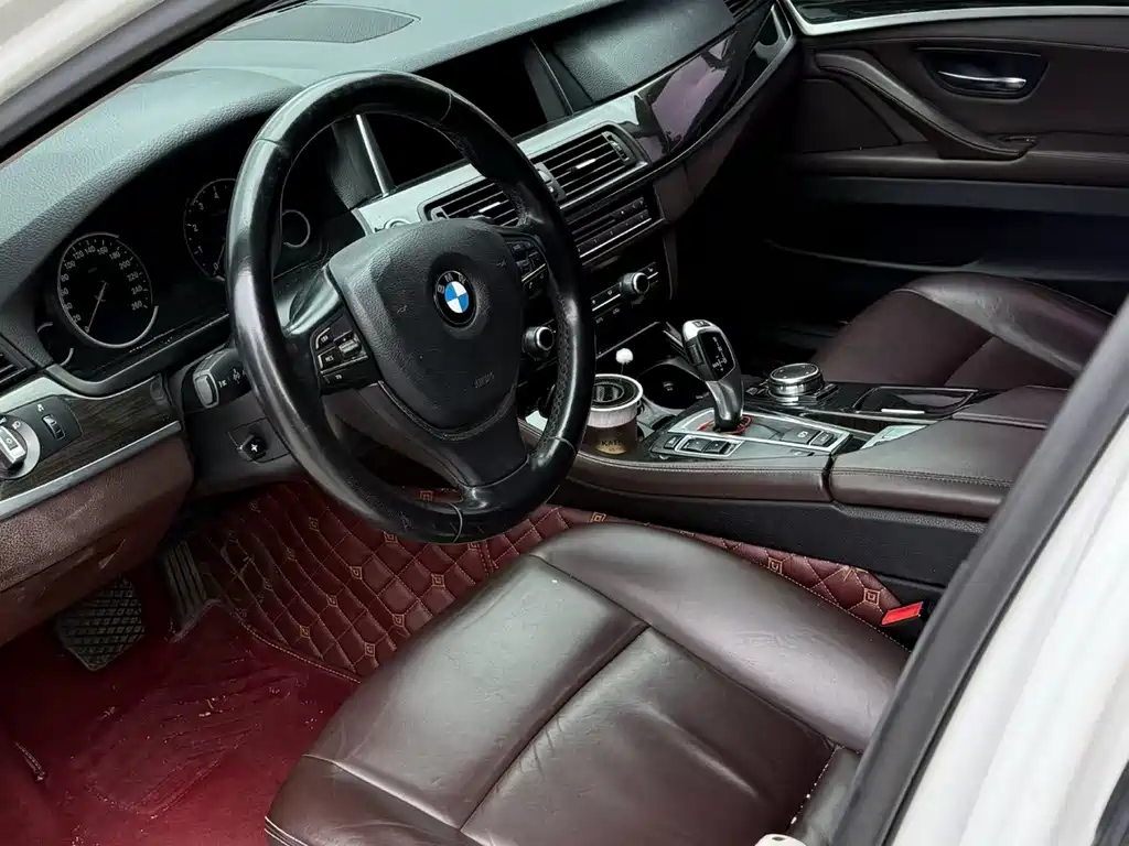 BMW 5 Series — миниатюра 6