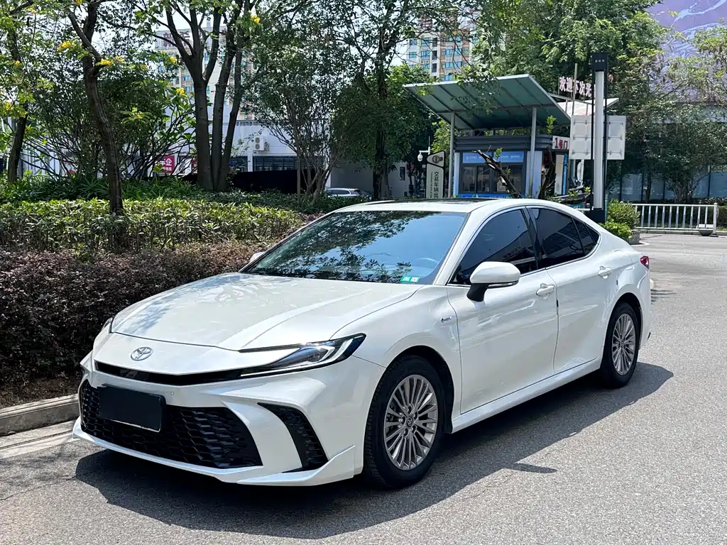 Toyota Camry 2025
