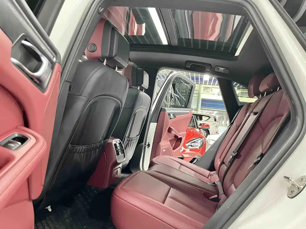 Porsche Macan — миниатюра 7