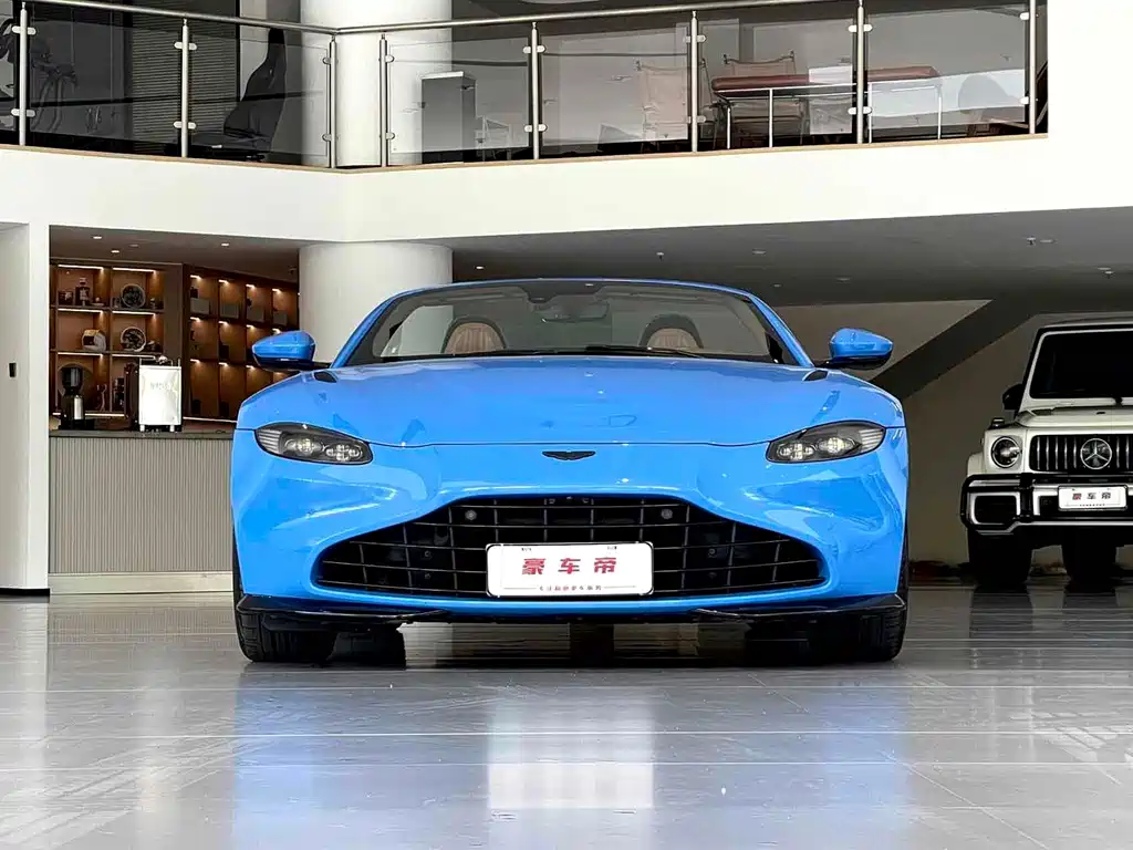 ASTON MARTIN V8 VANTAGE