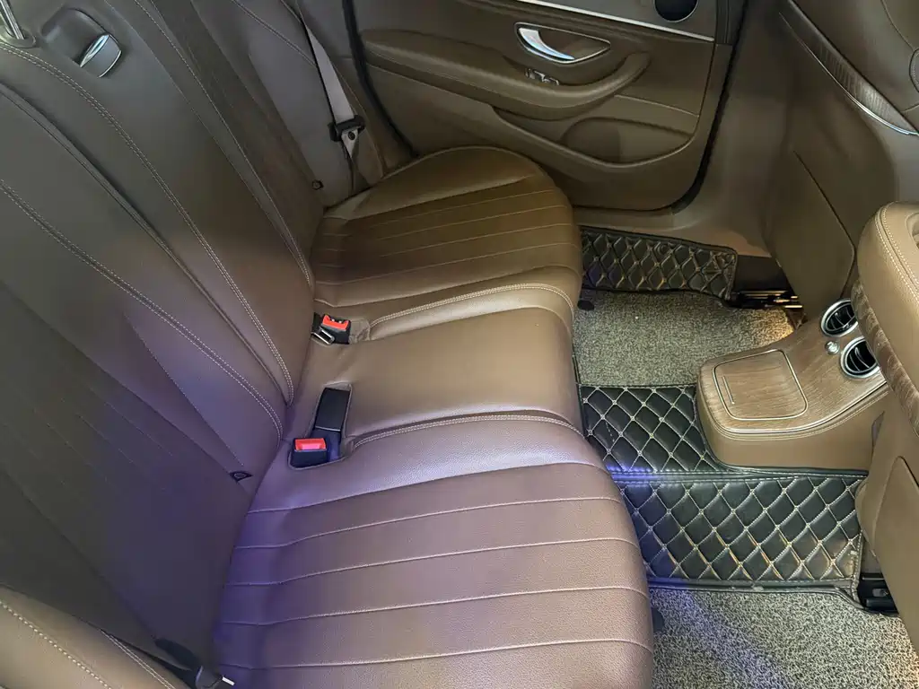 Mercedes-Benz E-Class — миниатюра 7