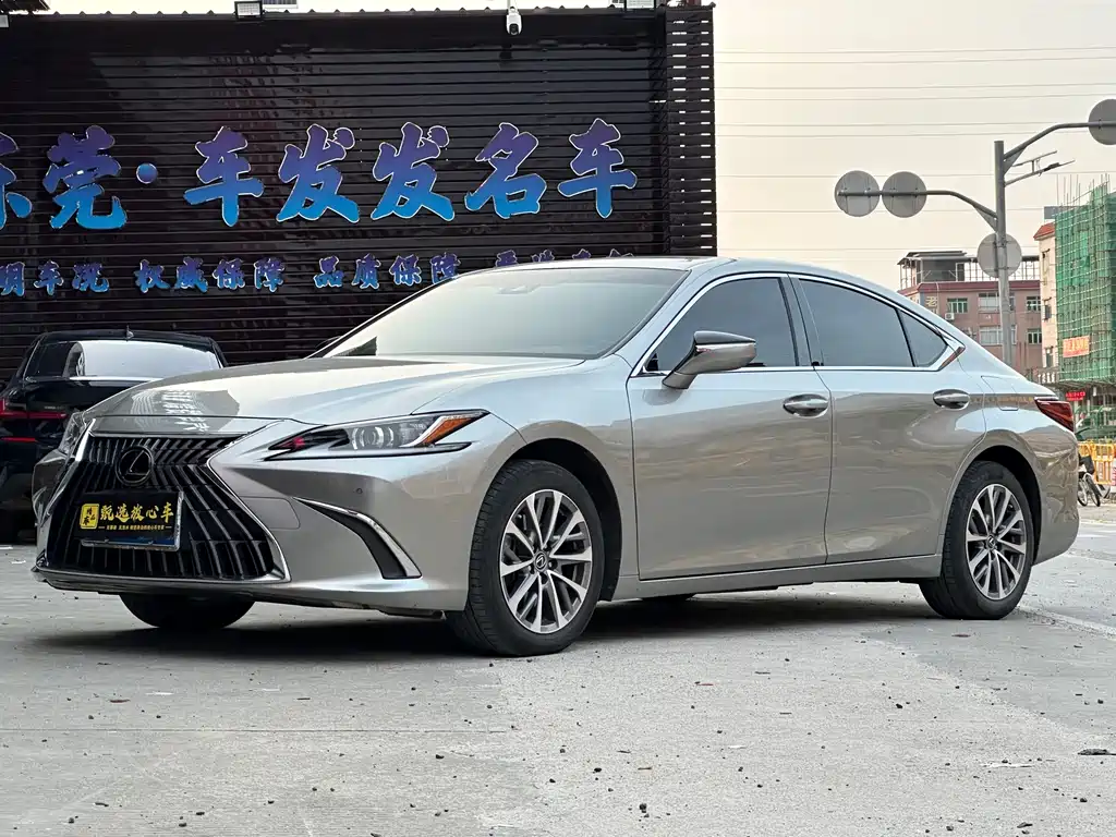 Lexus ES 2024