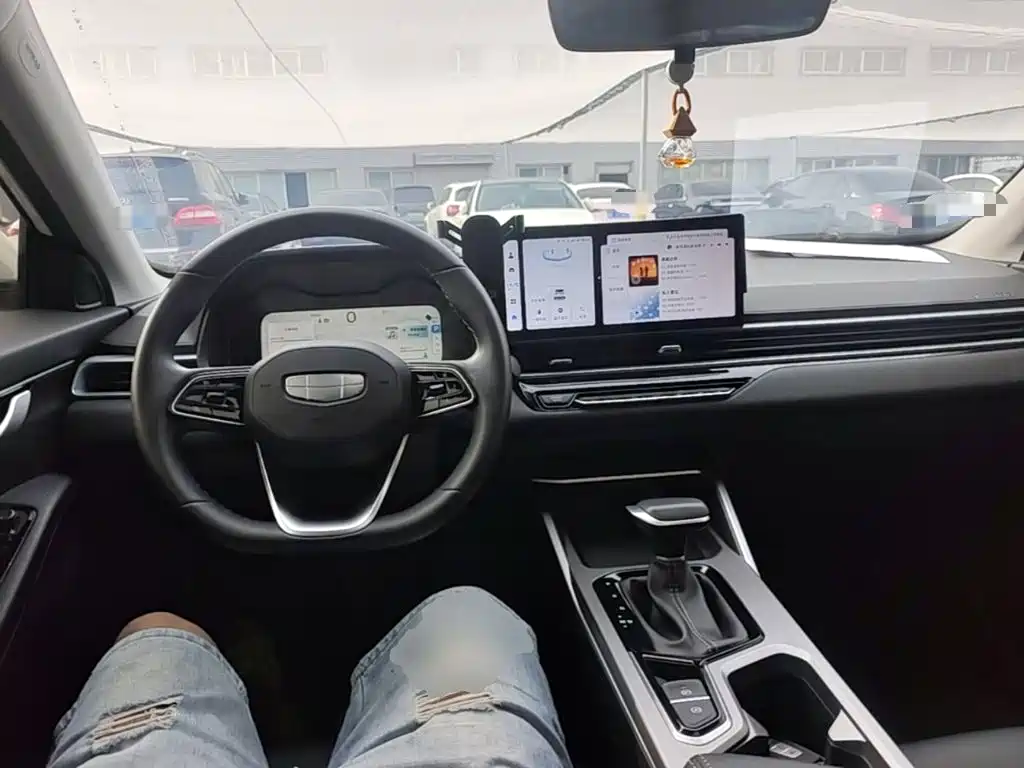 Geely Emgrand — миниатюра 10