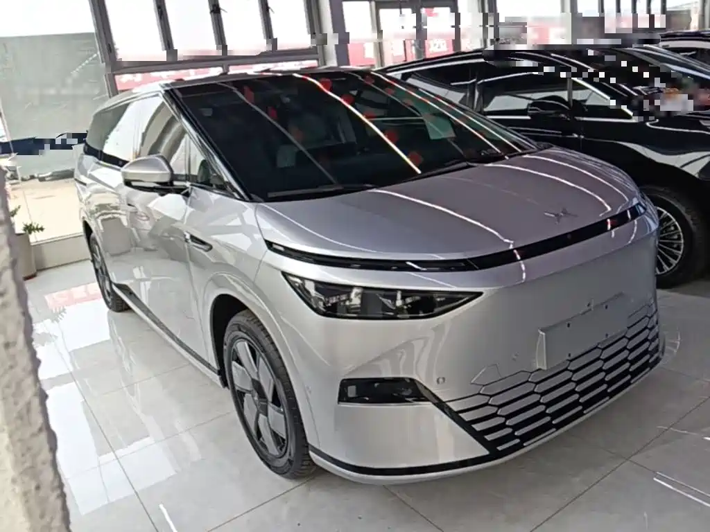 XPeng X9 — миниатюра 4