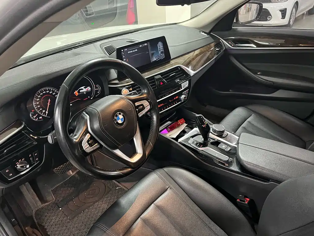 BMW 5 Series — миниатюра 5