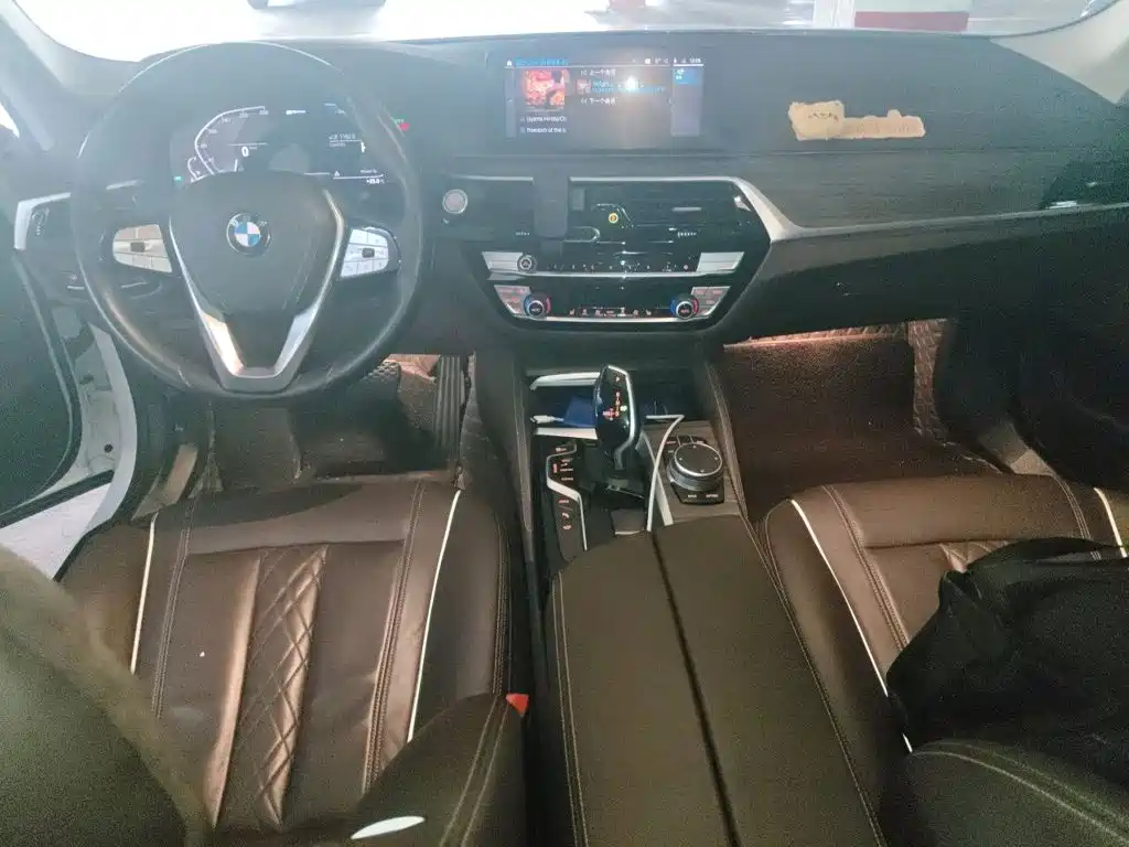 BMW 5 Series New Energy — миниатюра 10