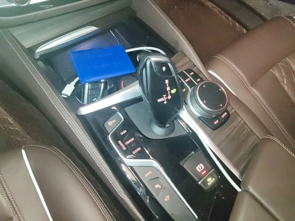 BMW 5 Series New Energy — миниатюра 15