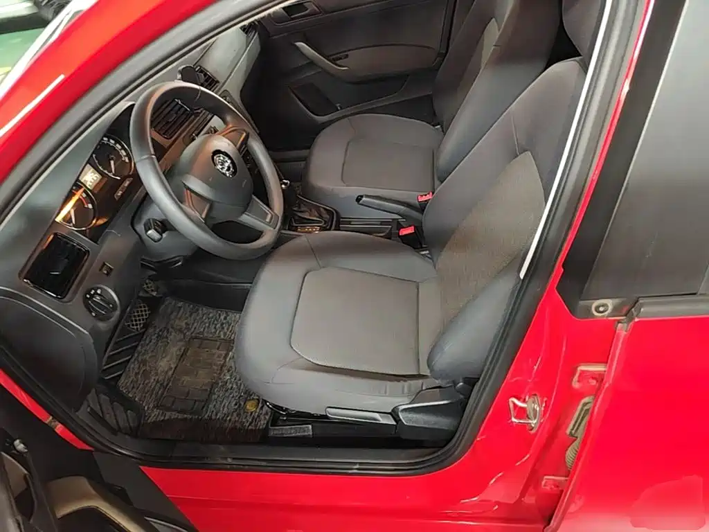 Skoda Rapid Spaceback — миниатюра 15