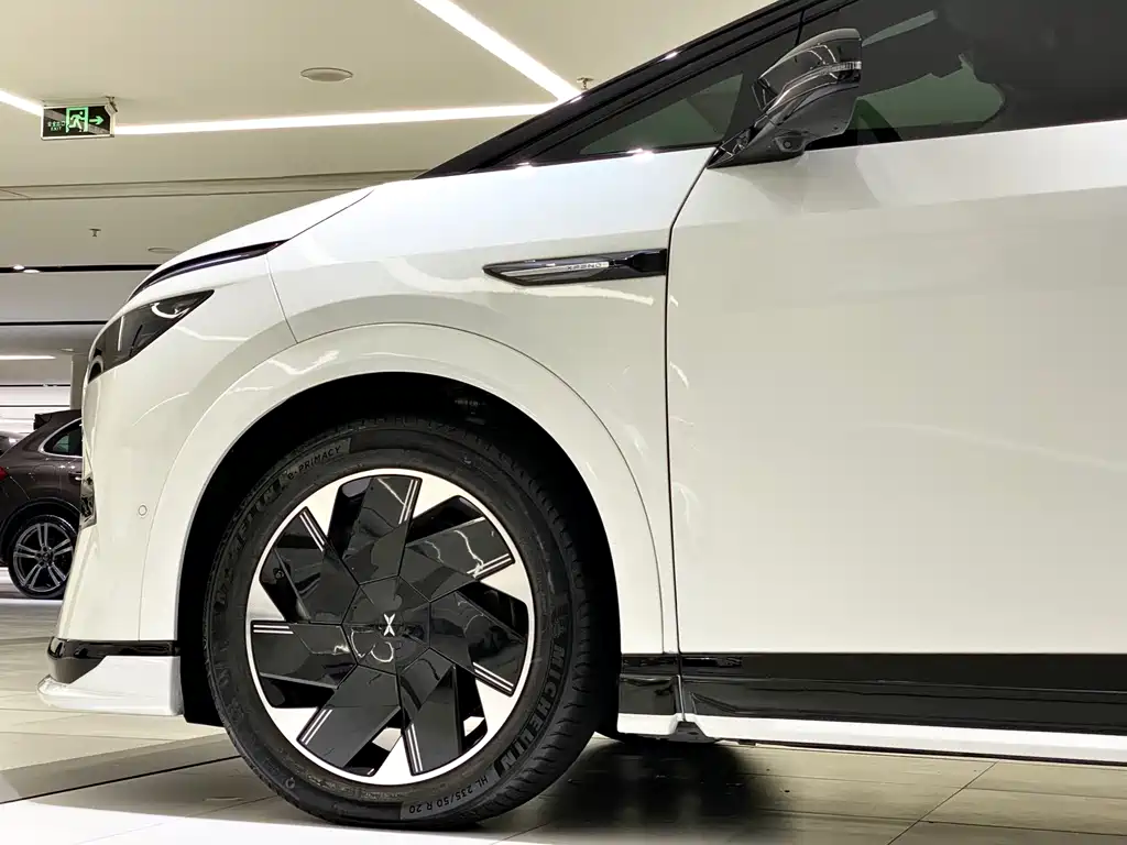 XPeng X9 — миниатюра 9