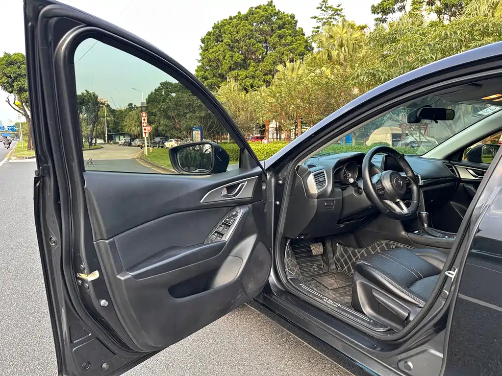 Mazda 3 Axela — миниатюра 9