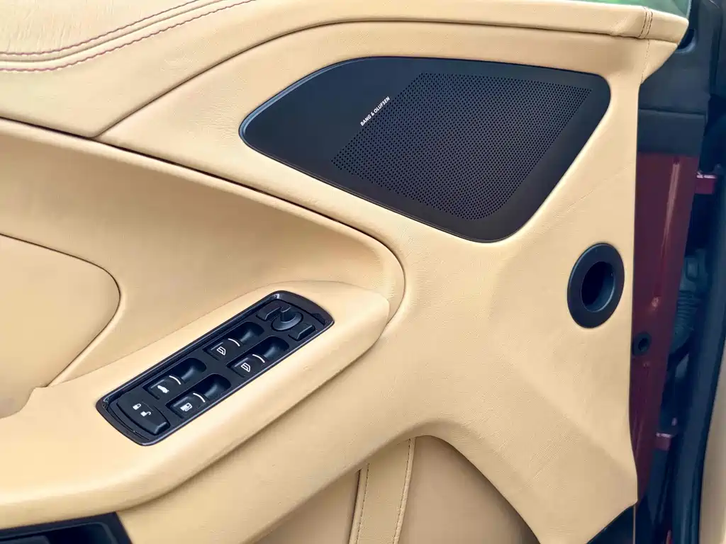 ASTON MARTIN VANQUISH