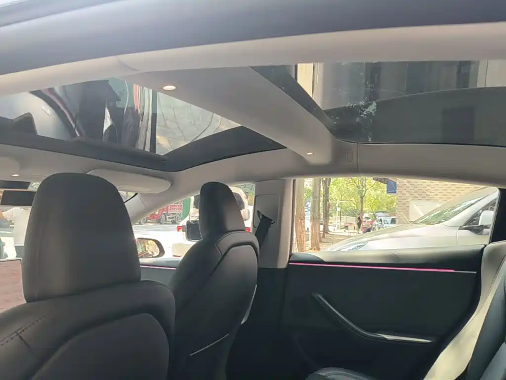 Tesla Model 3 — миниатюра 18