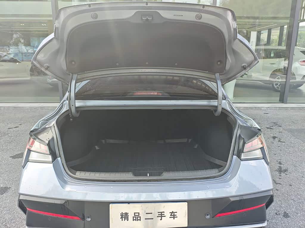 Nissan Teana 1.5 л 2024 г. Серебристо-серый, пробег 13400 км