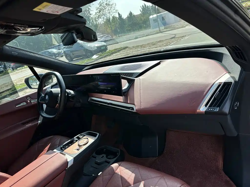 BMW iX M60 — миниатюра 13