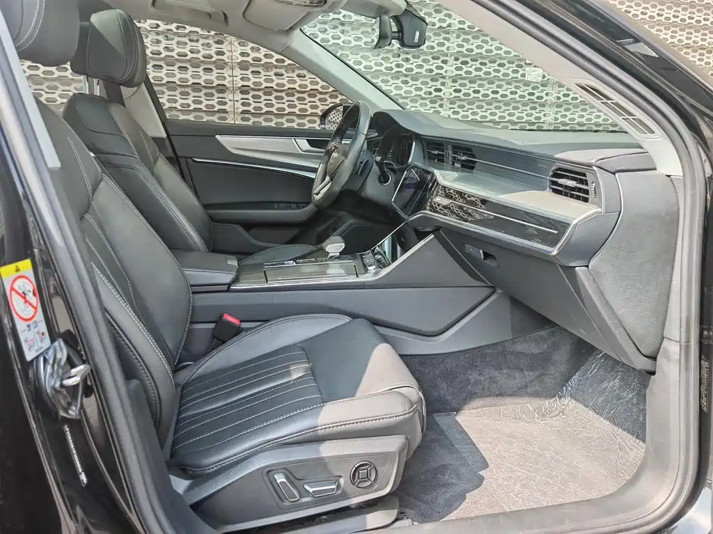 Audi A6L 2023 40 TFSI Luxury