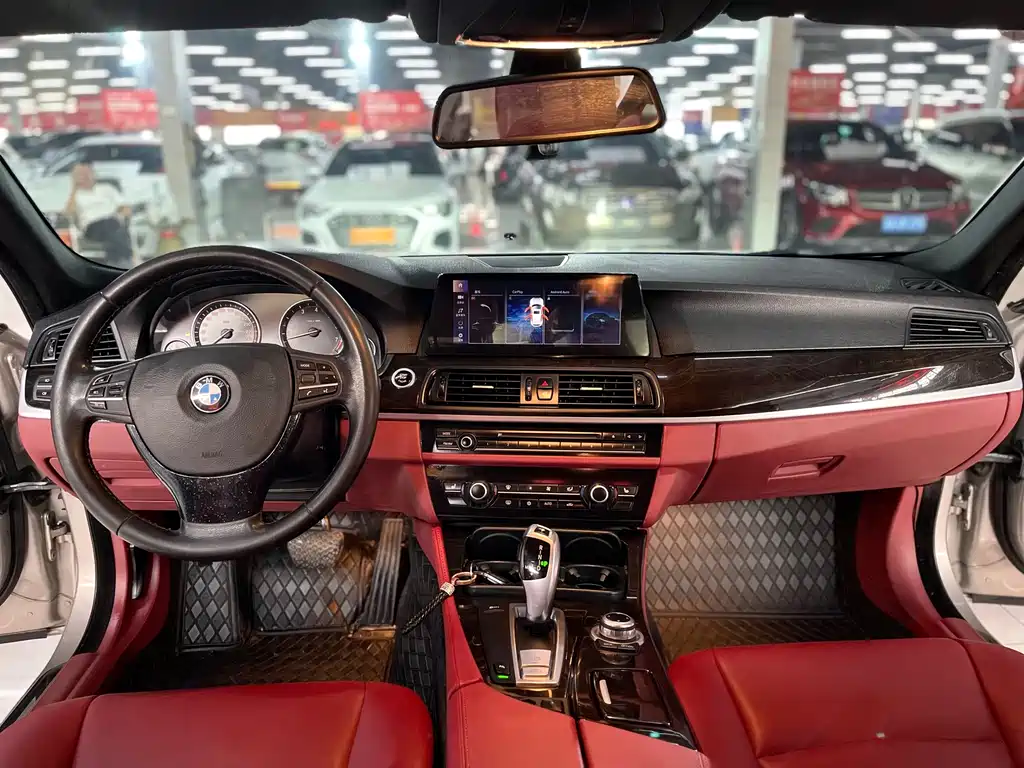 BMW 5 Series — миниатюра 8