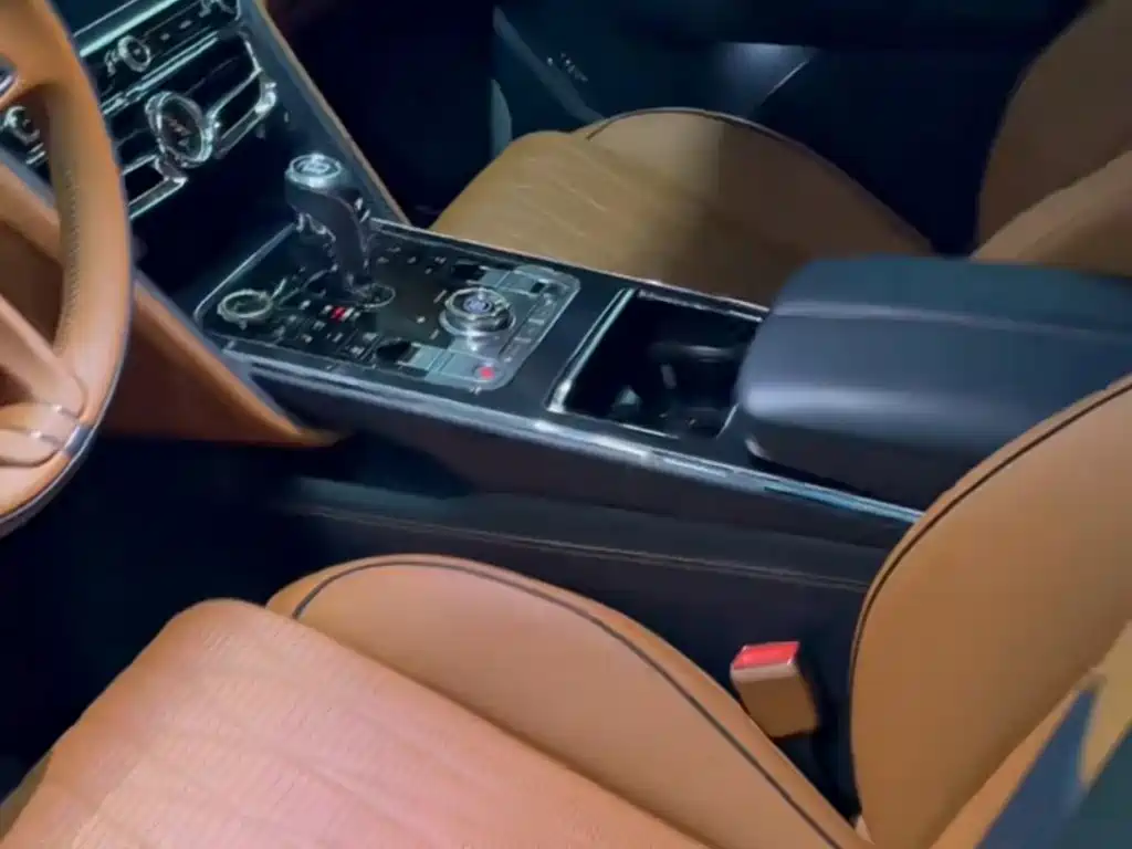 Bentley Flying Spur — миниатюра 5