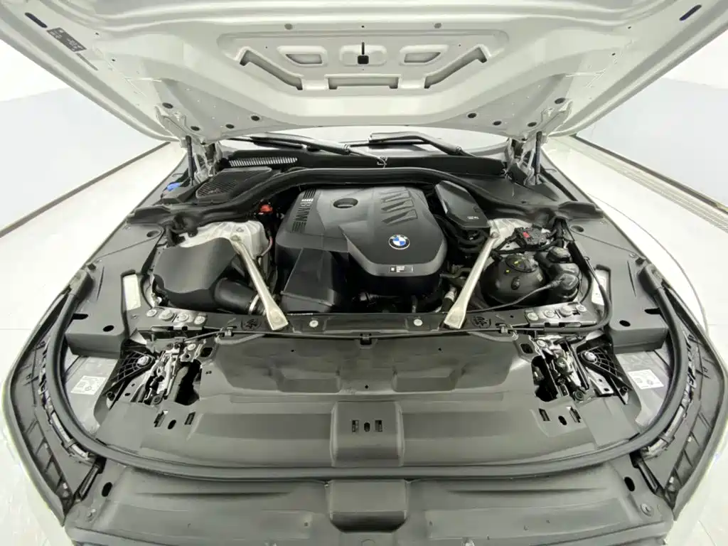 BMW 5 Series — миниатюра 12