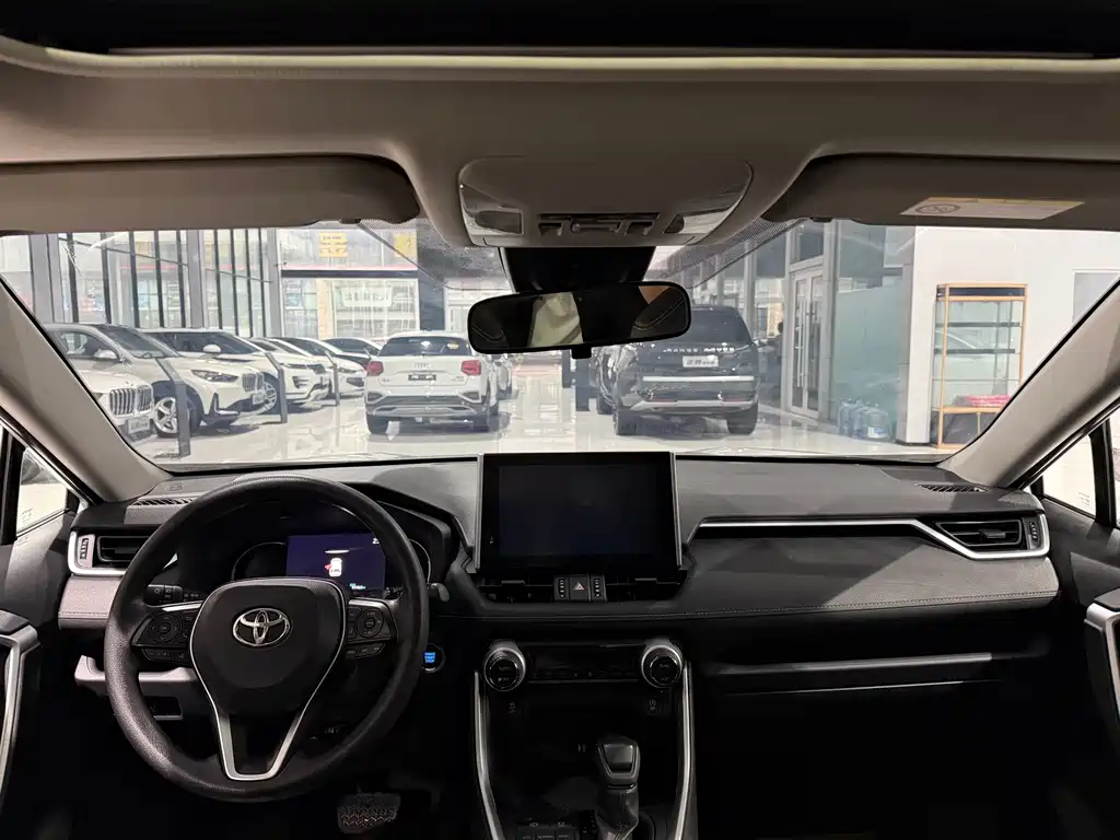 Toyota RAV4 — миниатюра 8