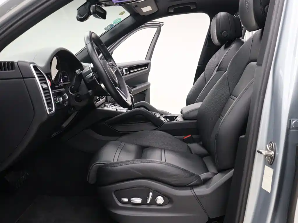 Porsche Cayenne — миниатюра 3