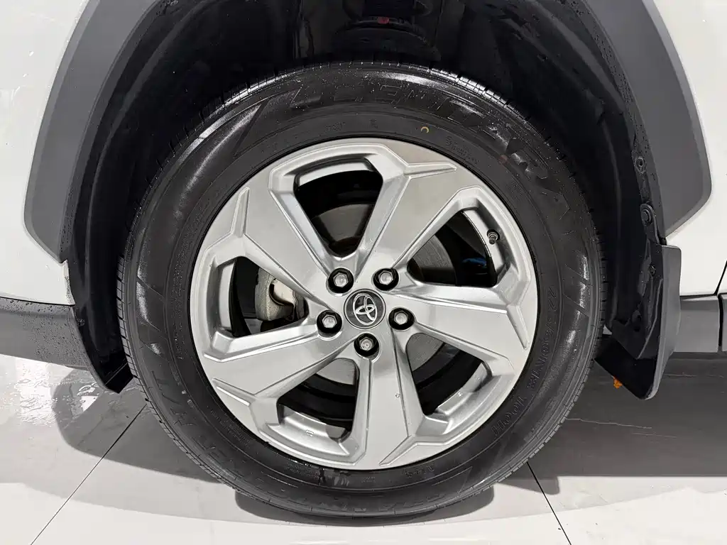 Toyota RAV4 — миниатюра 11