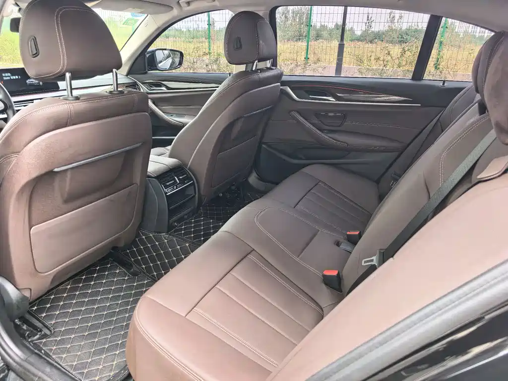 BMW 5 Series — миниатюра 14