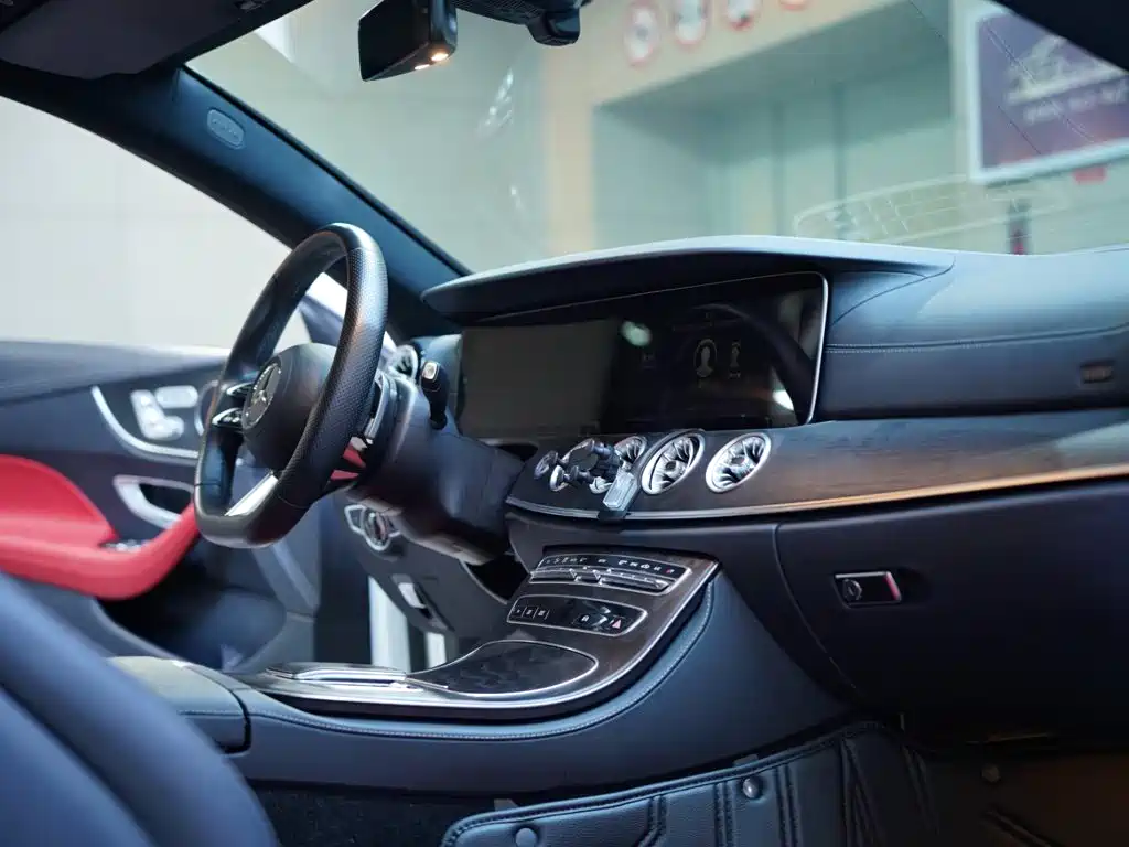 Mercedes-Benz E-Class (Import) — миниатюра 39