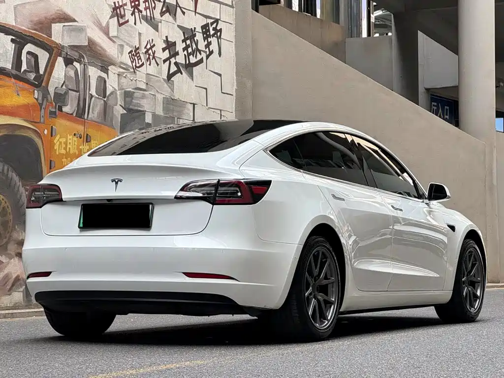 Tesla Model 3 — миниатюра 5
